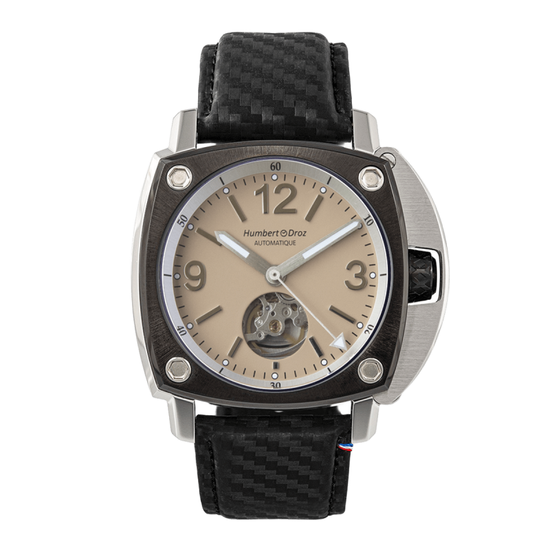 Montre Humbert Droz HD10 Lumière, cadran beige et rehaut blanc, cœur ouvert à 6h et bracelet en cuir motif carbone.