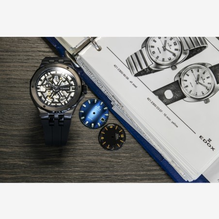 Edox Delfin en acier PVD gris et bracelet noir mat.