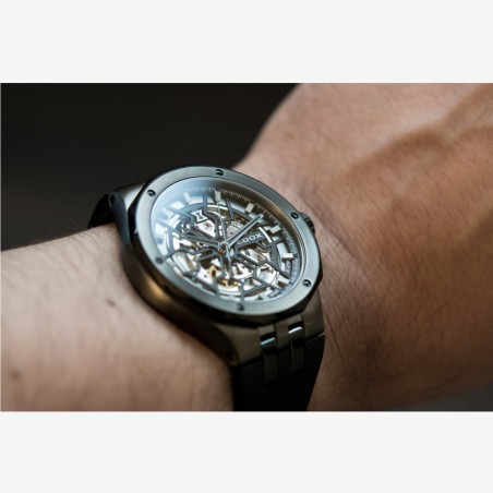 Montre Edox Mecano, cadran suqelette et calibre Sellita SW200.
