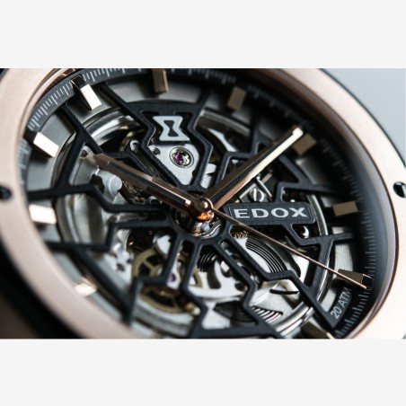 Cadran noir ajouré de montre Edox Delfin the original mecano, logo sablier.