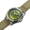 Carlingue military, montre automatique de 36mm avec cadran vert olive, index arabes et aiguilles type seringues.