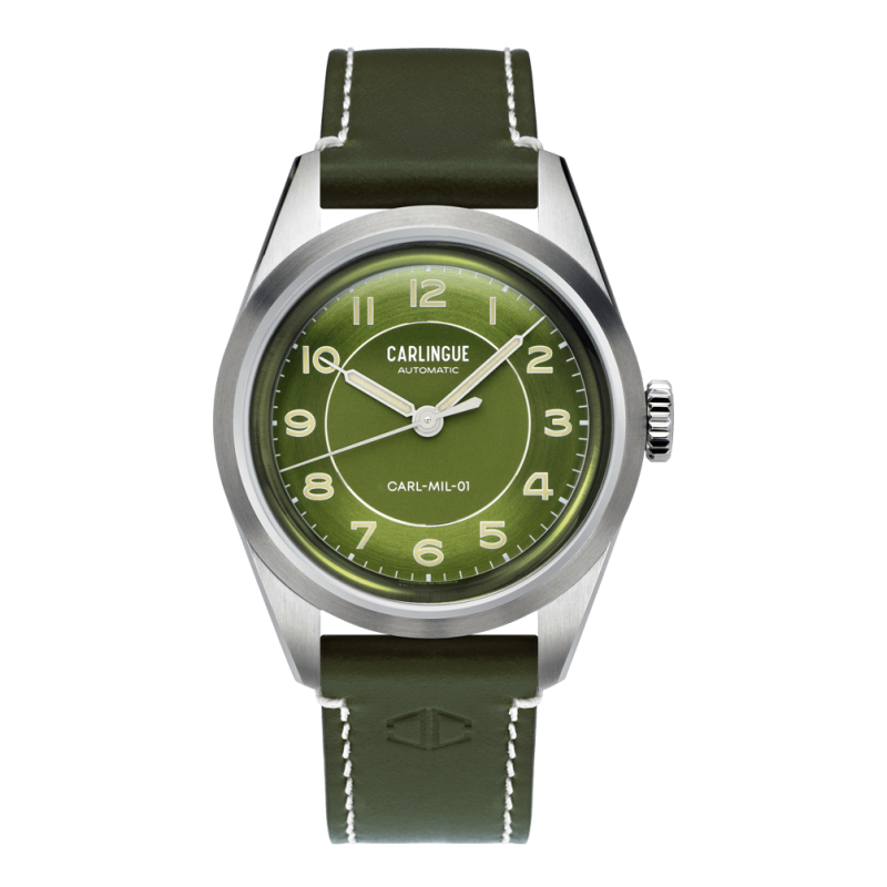 Carlingue Military 01 CT-003-D, cadran vert olive, boîte acier et bracelet en cuir vert foncé avec surpiqûres blanches.