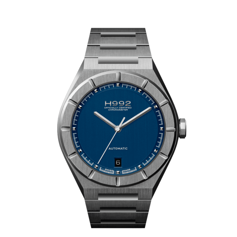 H992 H2 tout acier, cadran bleu, index discrets et date à 6h.