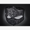 Montre automatique toute noire, mouvement suisse, bracelet intégré et étanche à 100 mètres.