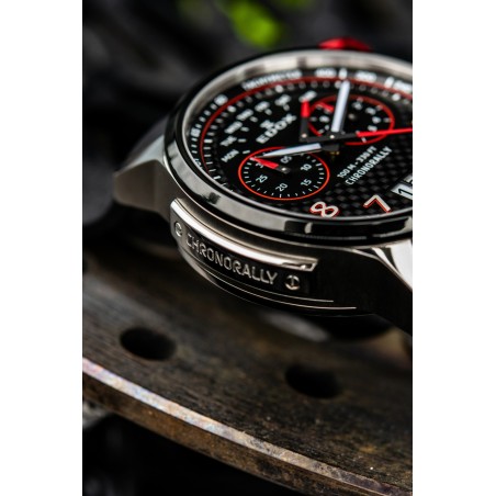 Montre suisse avec boite en titane et verre saphir
